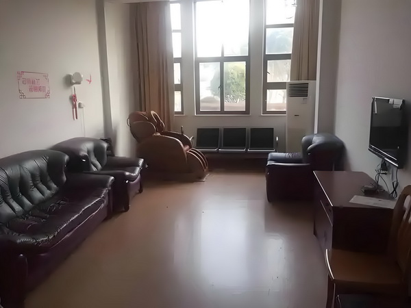 站住，不准欺负我：抵债女友